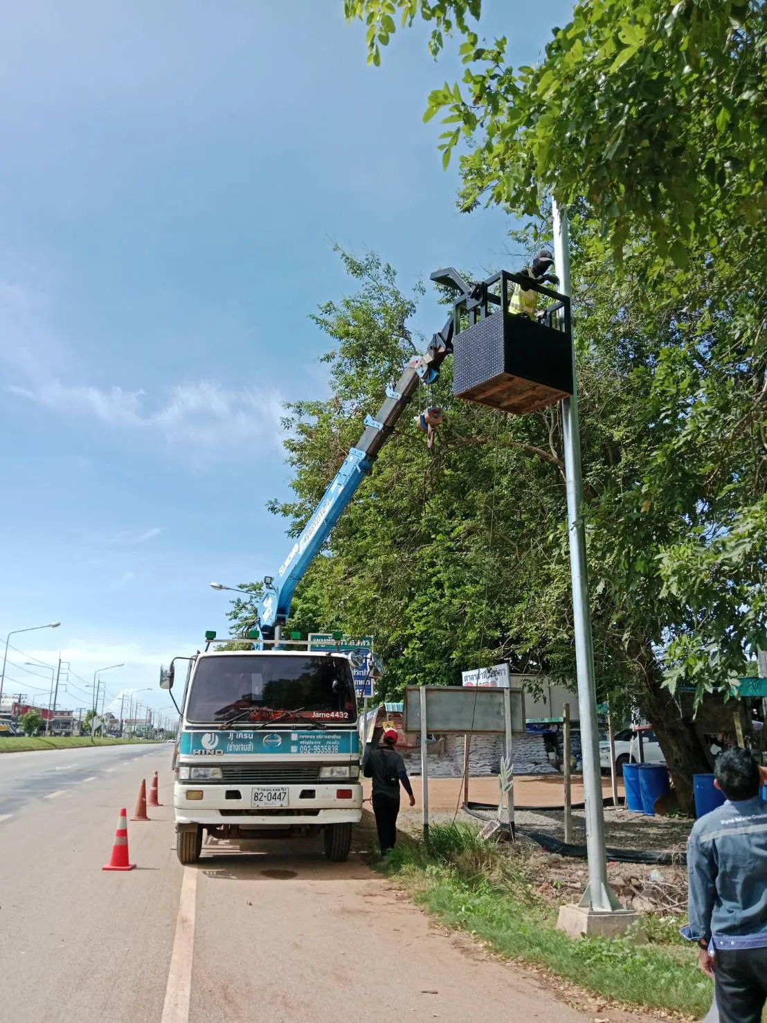 รถเฮี๊ยบกระเช้ารับจ้างตรัง